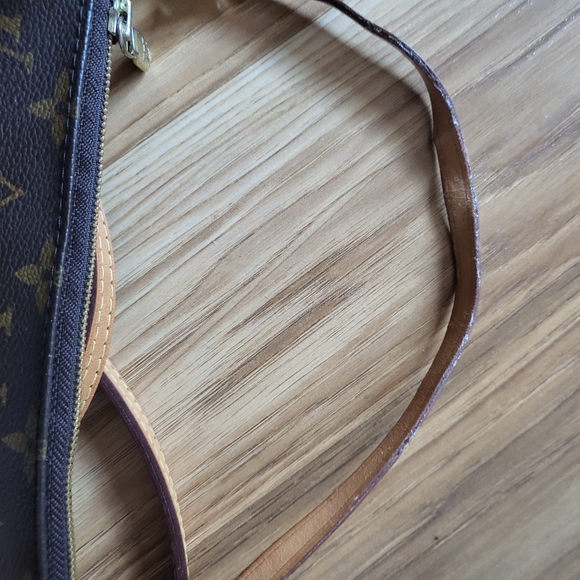 LV POCHETE - Picture 10 of 16